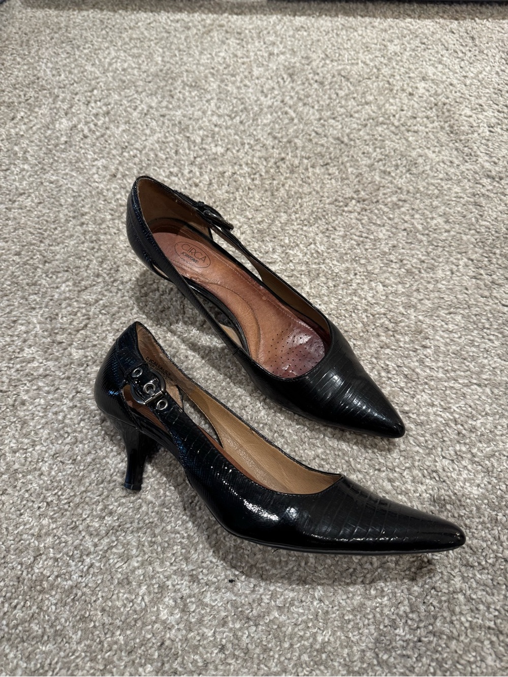 Black Leather Pointed Toe Kitten Heel Pumps